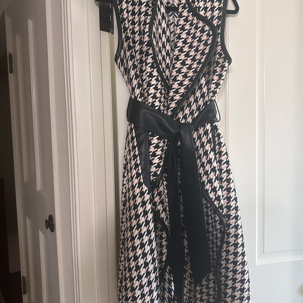 Gracia hounds, tooth, Asymmetrical Wrap